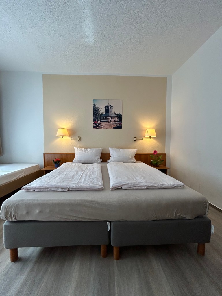 Zweibettzimmer mit Balkon